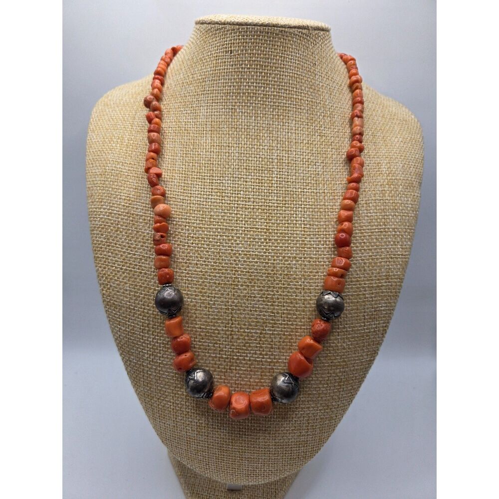 1822. Vintage Natural Mediterranean Sea Coral Necklace